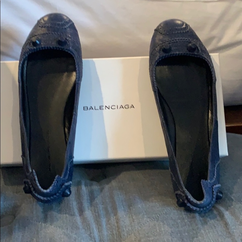 Shoes - Picture 1 of 2